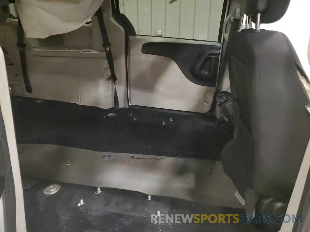 11 Photograph of a damaged car 2C4RDGBG3KR598222 DODGE CARAVAN 2019