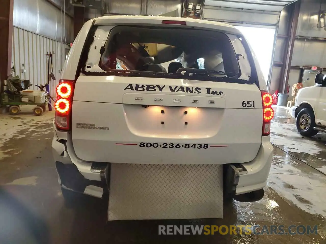 6 Photograph of a damaged car 2C4RDGBG3KR598222 DODGE CARAVAN 2019