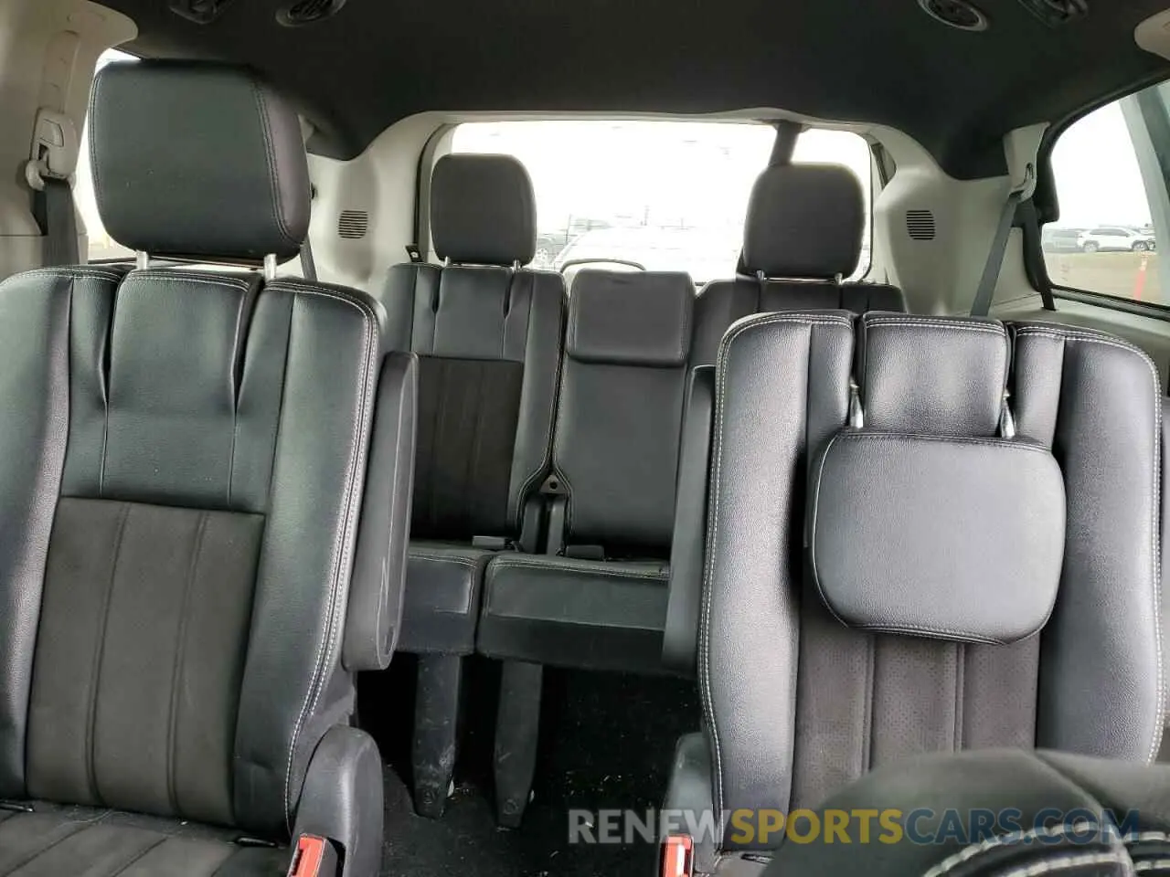 10 Photograph of a damaged car 2C4RDGBG3KR728242 DODGE CARAVAN 2019