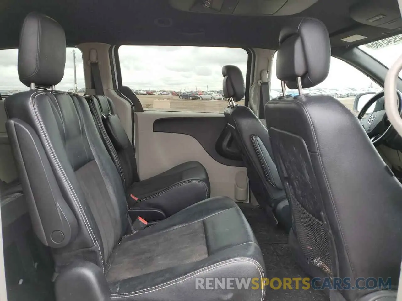 11 Photograph of a damaged car 2C4RDGBG3KR728242 DODGE CARAVAN 2019
