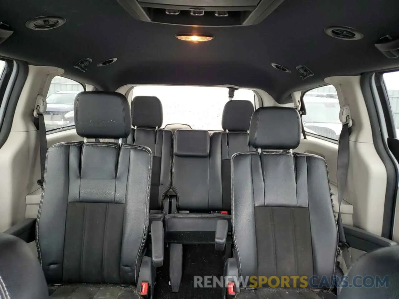 10 Photograph of a damaged car 2C4RDGBG3KR728984 DODGE CARAVAN 2019