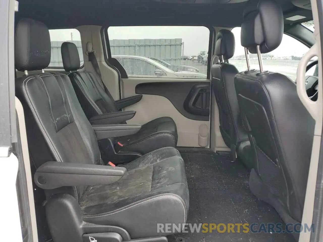 11 Photograph of a damaged car 2C4RDGBG3KR728984 DODGE CARAVAN 2019