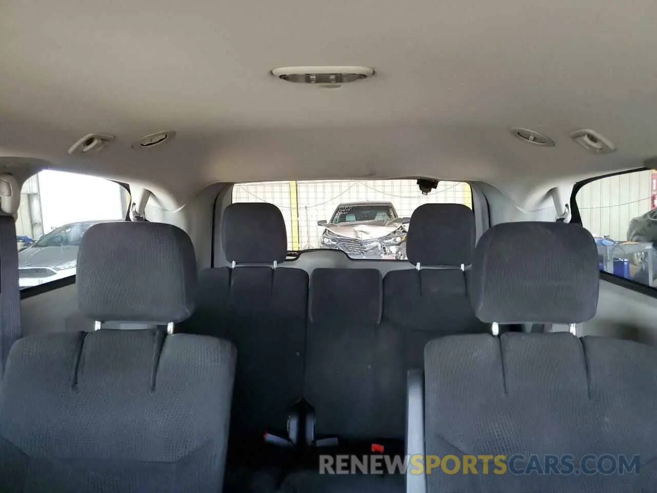 10 Photograph of a damaged car 2C4RDGBG3KR735031 DODGE CARAVAN 2019