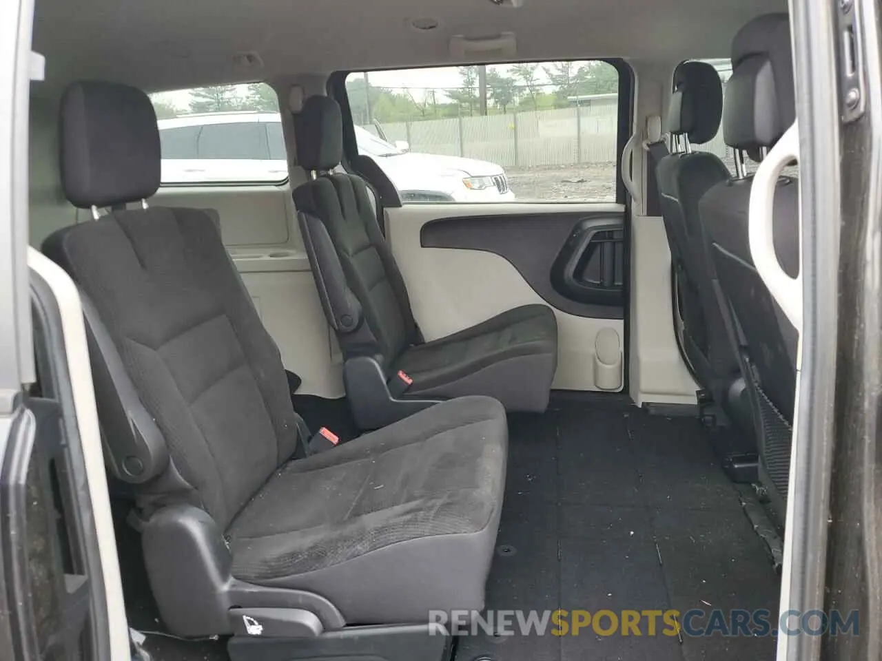 11 Photograph of a damaged car 2C4RDGBG3KR754792 DODGE CARAVAN 2019