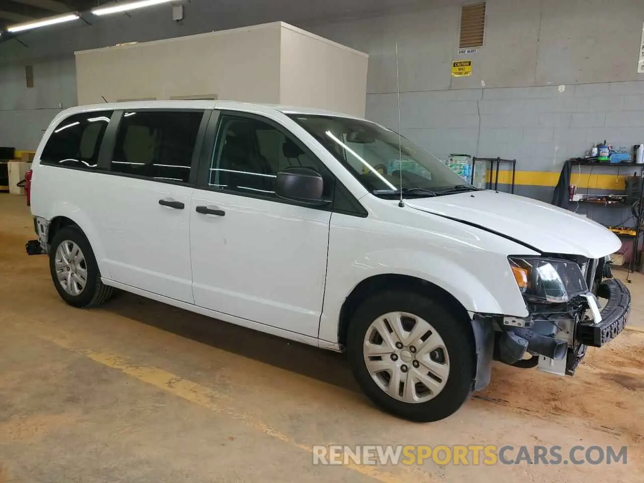 4 Photograph of a damaged car 2C4RDGBG4KR615612 DODGE CARAVAN 2019