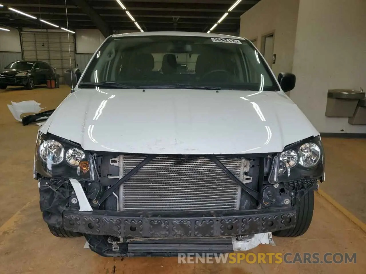 5 Photograph of a damaged car 2C4RDGBG4KR615612 DODGE CARAVAN 2019