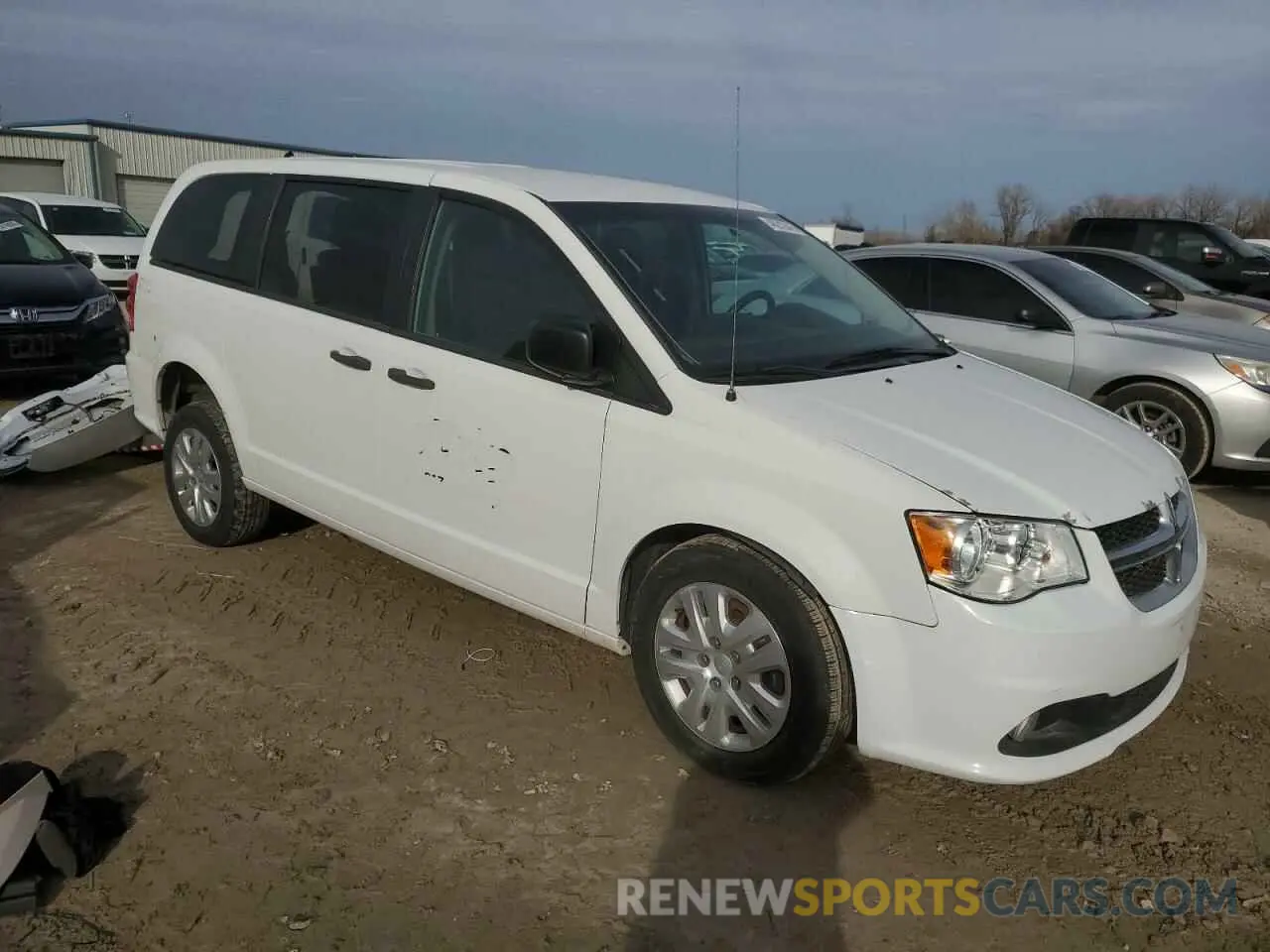 4 Photograph of a damaged car 2C4RDGBG5KR547675 DODGE CARAVAN 2019