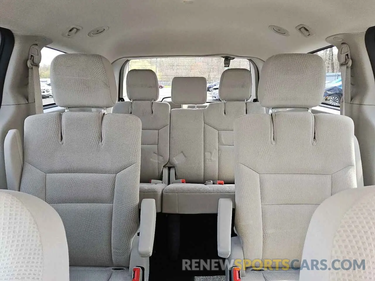 10 Photograph of a damaged car 2C4RDGBG5KR637117 DODGE CARAVAN 2019