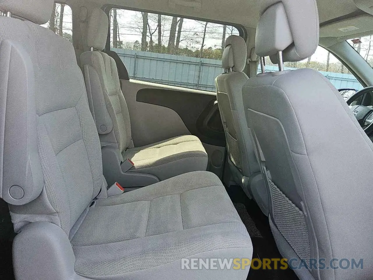 11 Photograph of a damaged car 2C4RDGBG5KR637117 DODGE CARAVAN 2019