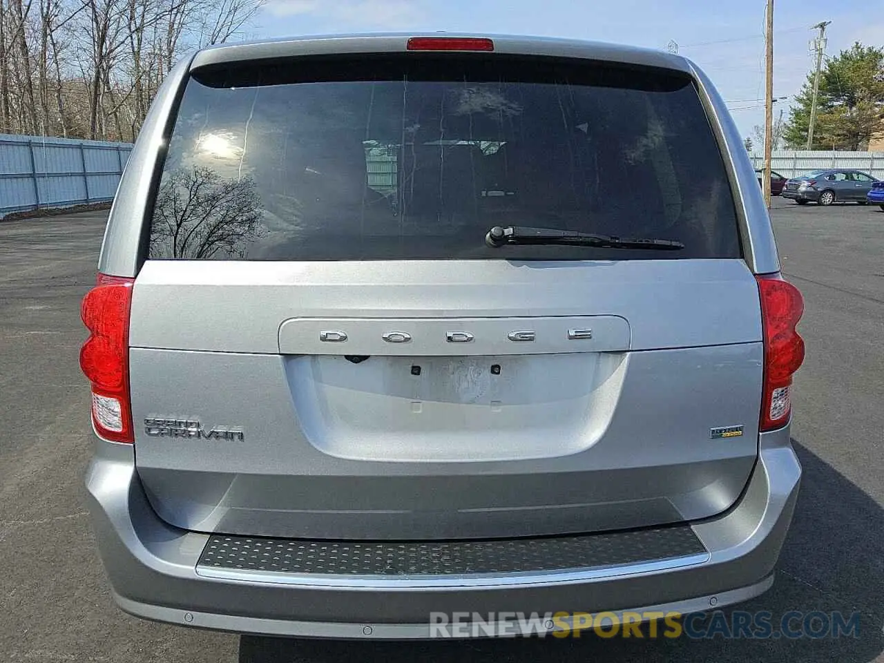 6 Photograph of a damaged car 2C4RDGBG5KR637117 DODGE CARAVAN 2019