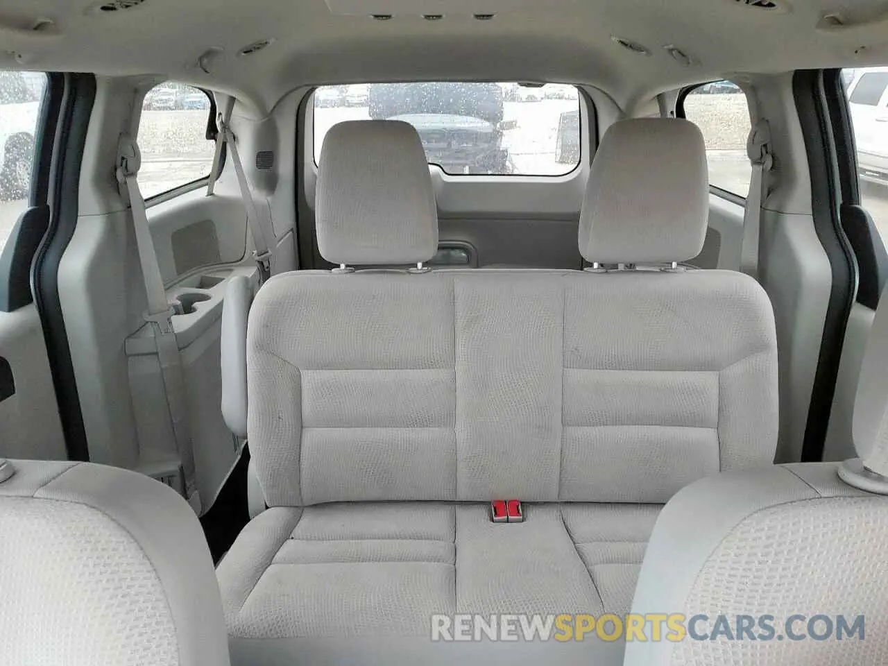 10 Photograph of a damaged car 2C4RDGBG5KR767088 DODGE CARAVAN 2019