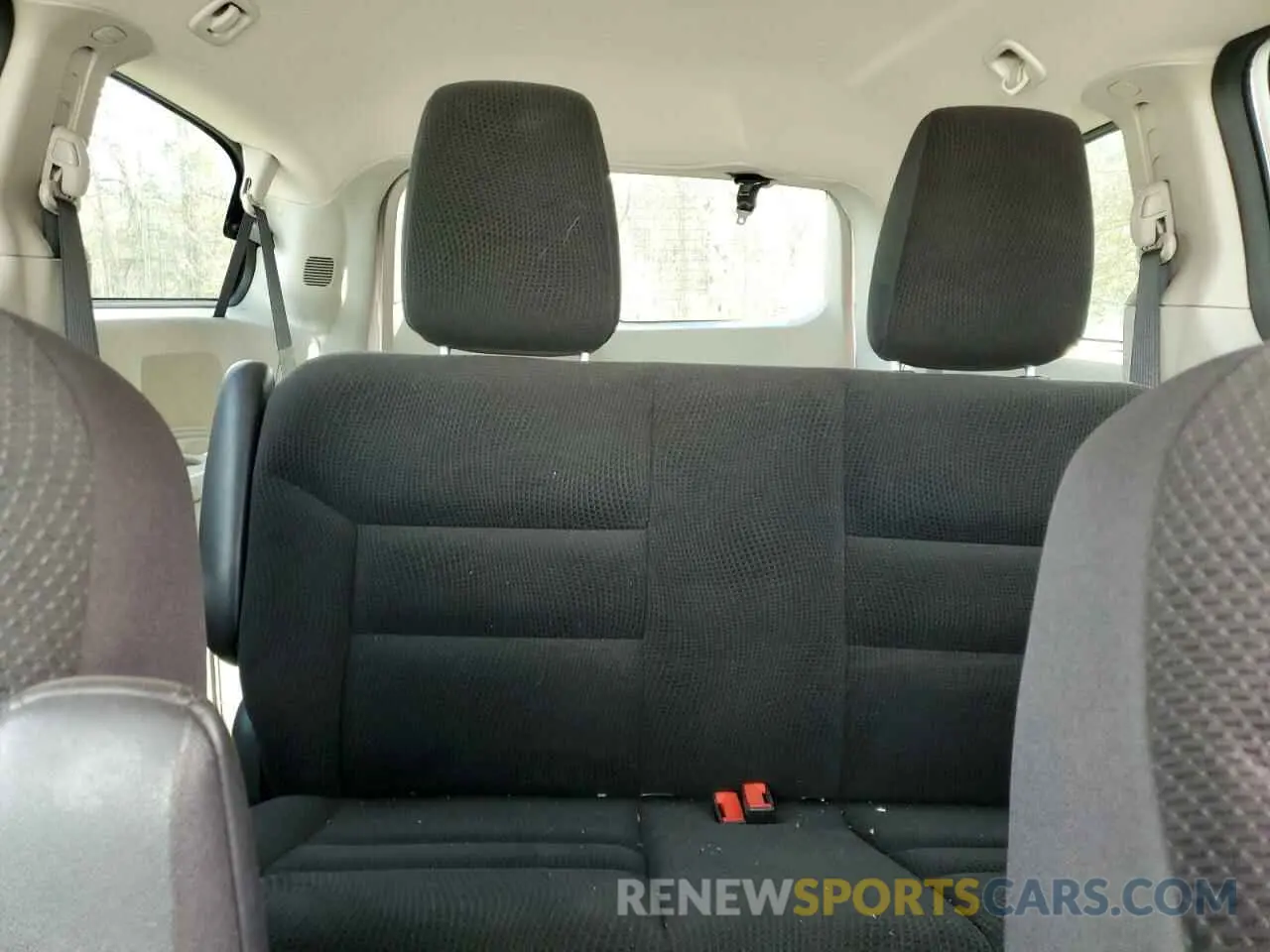 10 Photograph of a damaged car 2C4RDGBG5KR784652 DODGE CARAVAN 2019