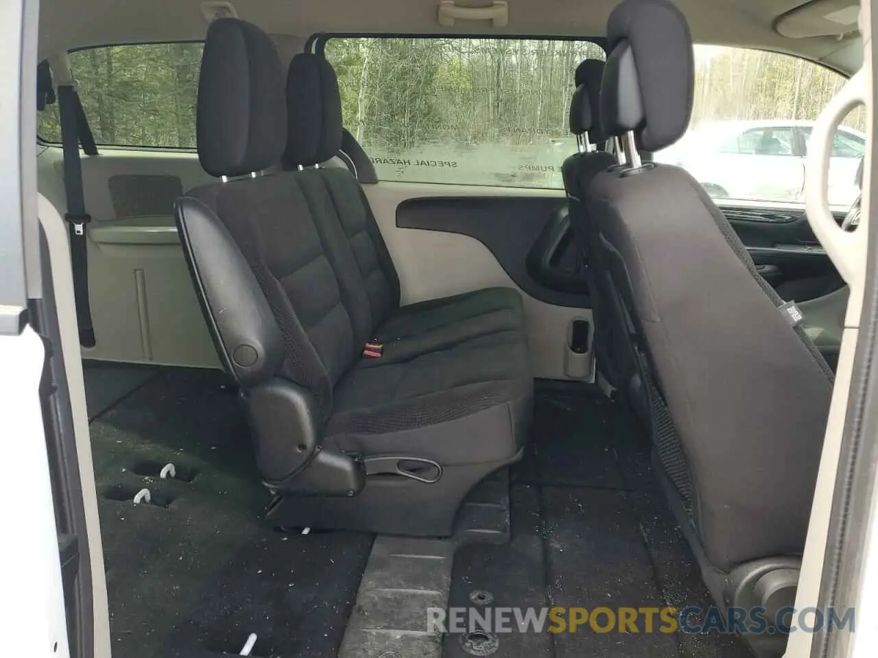 11 Photograph of a damaged car 2C4RDGBG5KR784652 DODGE CARAVAN 2019