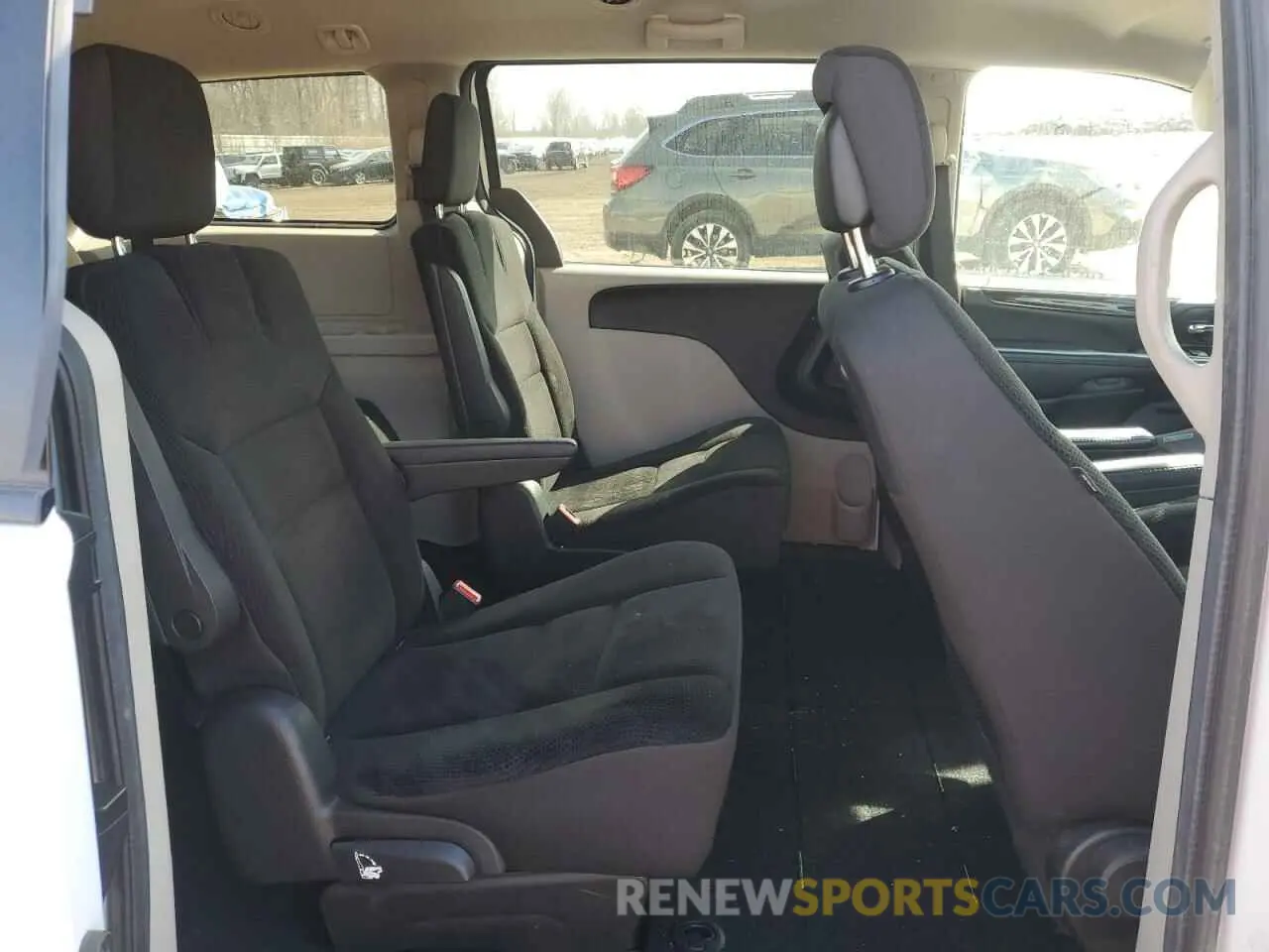 11 Photograph of a damaged car 2C4RDGBG5KR796753 DODGE CARAVAN 2019