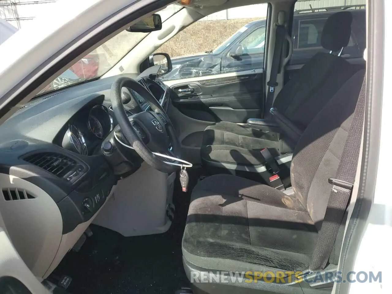 7 Photograph of a damaged car 2C4RDGBG5KR796753 DODGE CARAVAN 2019
