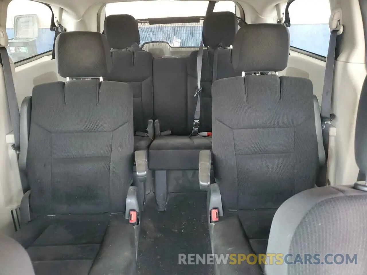 10 Photograph of a damaged car 2C4RDGBG5KR798681 DODGE CARAVAN 2019