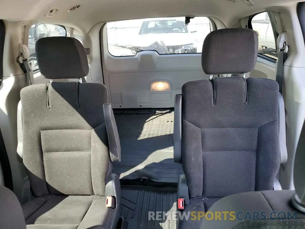 10 Photograph of a damaged car 2C4RDGBG6KR799015 DODGE CARAVAN 2019