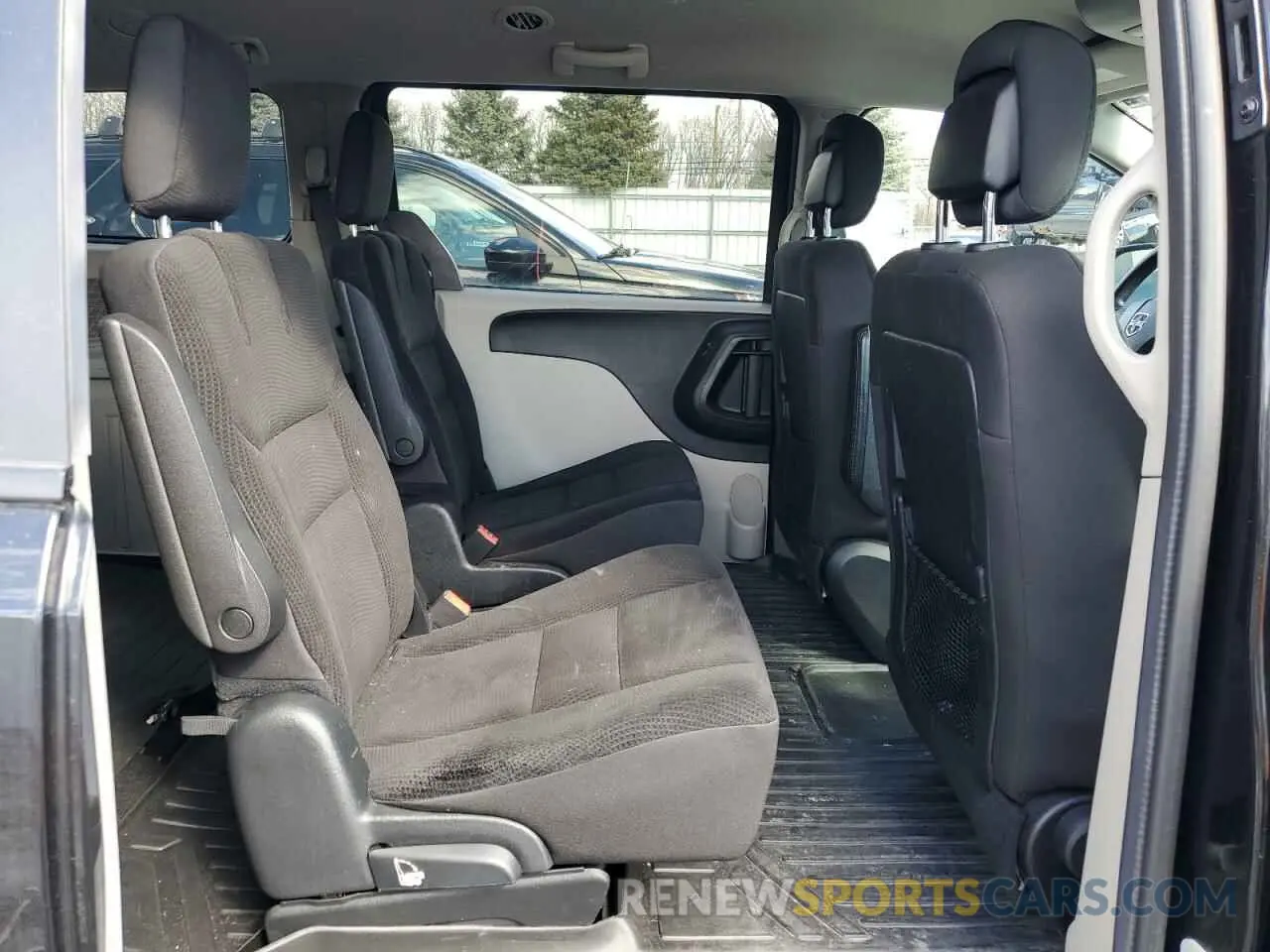 11 Photograph of a damaged car 2C4RDGBG6KR799015 DODGE CARAVAN 2019