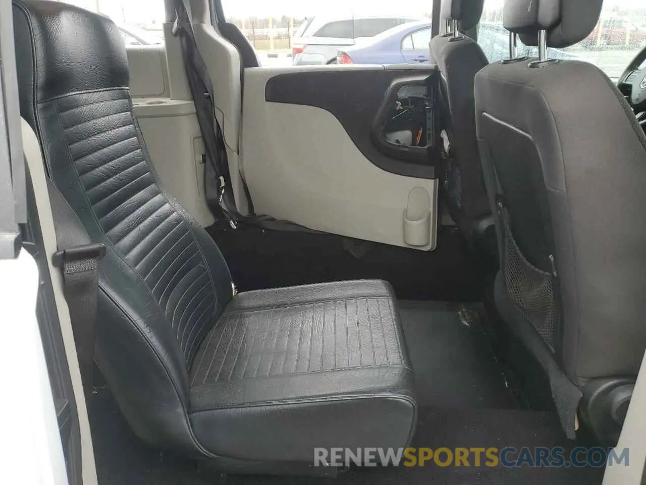 11 Photograph of a damaged car 2C4RDGBG8KR524861 DODGE CARAVAN 2019
