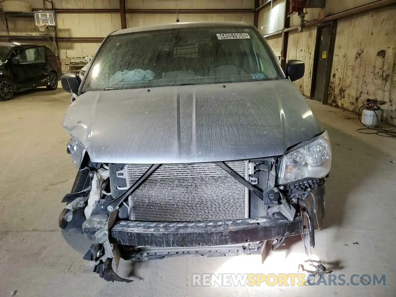 5 Photograph of a damaged car 2C4RDGBG8KR701327 DODGE CARAVAN 2019