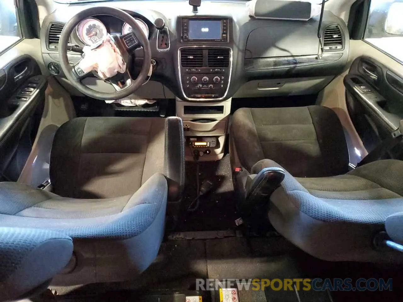 8 Photograph of a damaged car 2C4RDGBG8KR701327 DODGE CARAVAN 2019