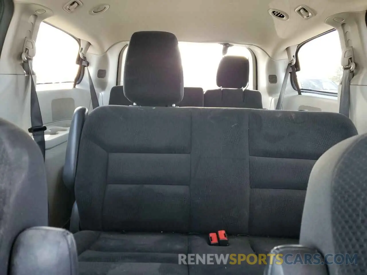 10 Photograph of a damaged car 2C4RDGBG8KR792423 DODGE CARAVAN 2019