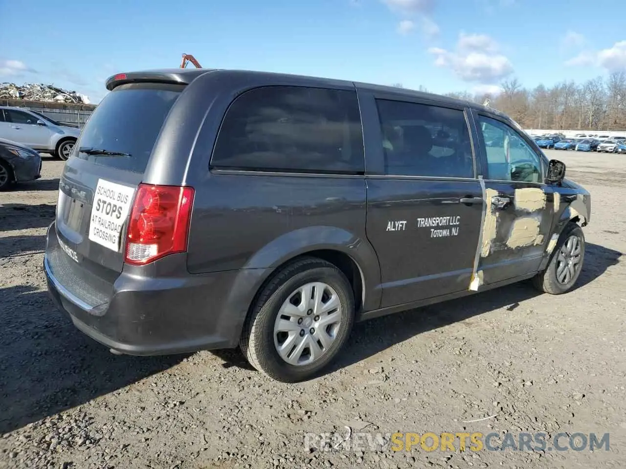 3 Photograph of a damaged car 2C4RDGBG8KR792423 DODGE CARAVAN 2019