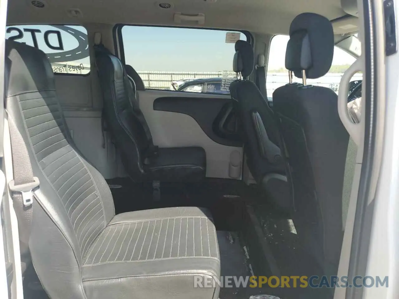 11 Photograph of a damaged car 2C4RDGBG9KR794407 DODGE CARAVAN 2019