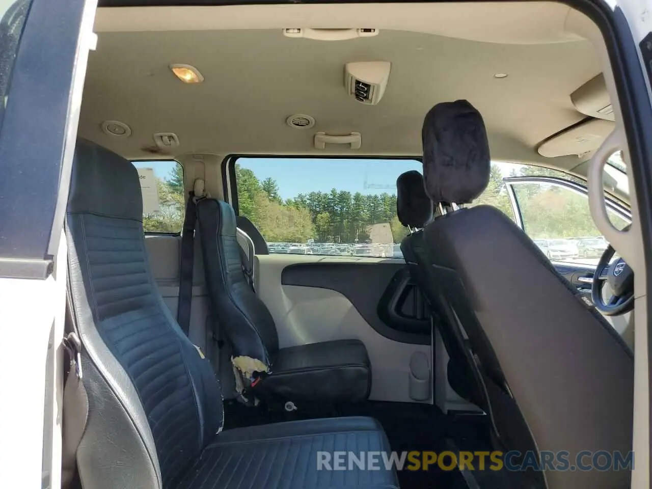 11 Photograph of a damaged car 2C4RDGBG9KR805034 DODGE CARAVAN 2019