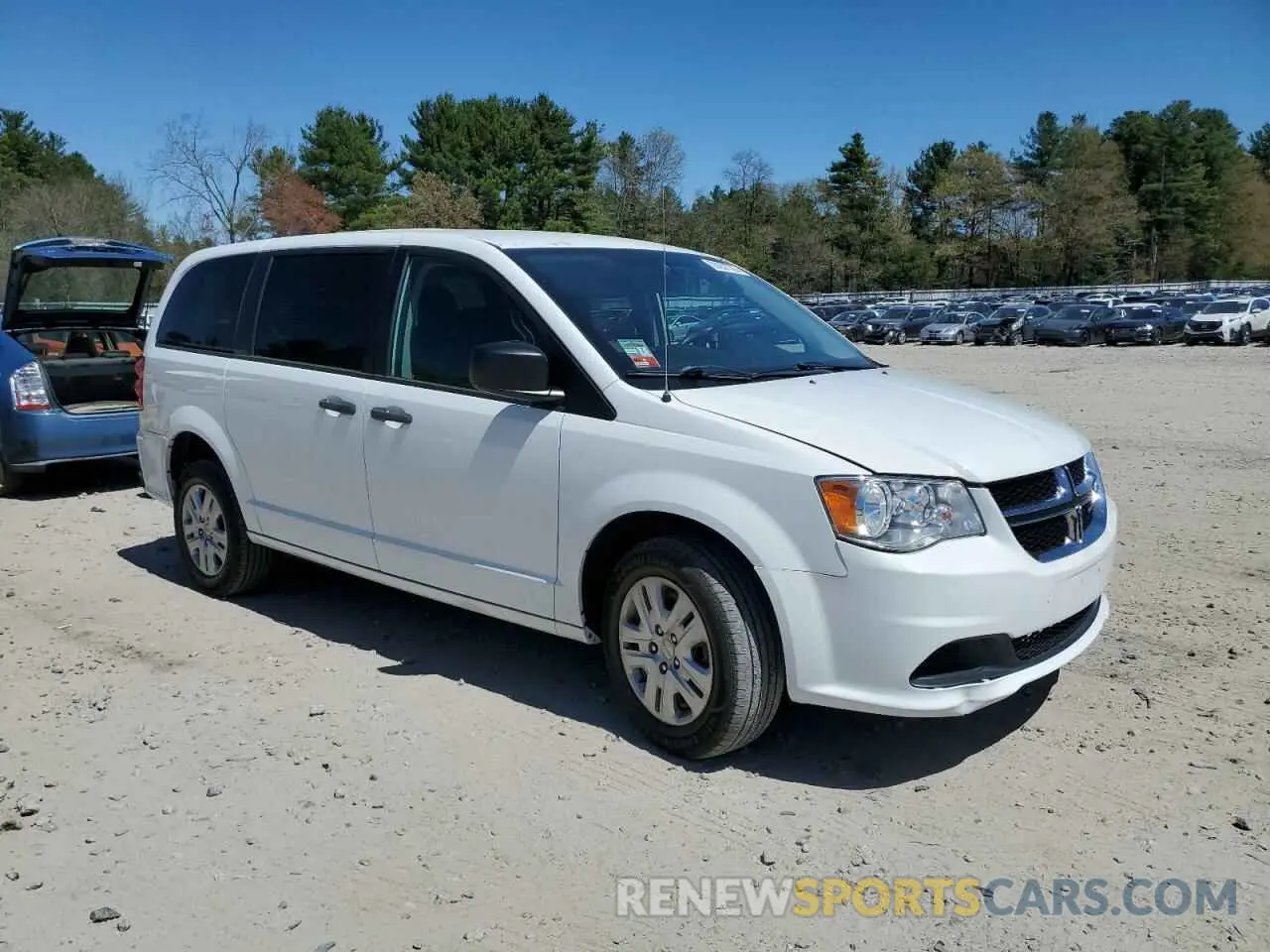 4 Photograph of a damaged car 2C4RDGBG9KR805034 DODGE CARAVAN 2019