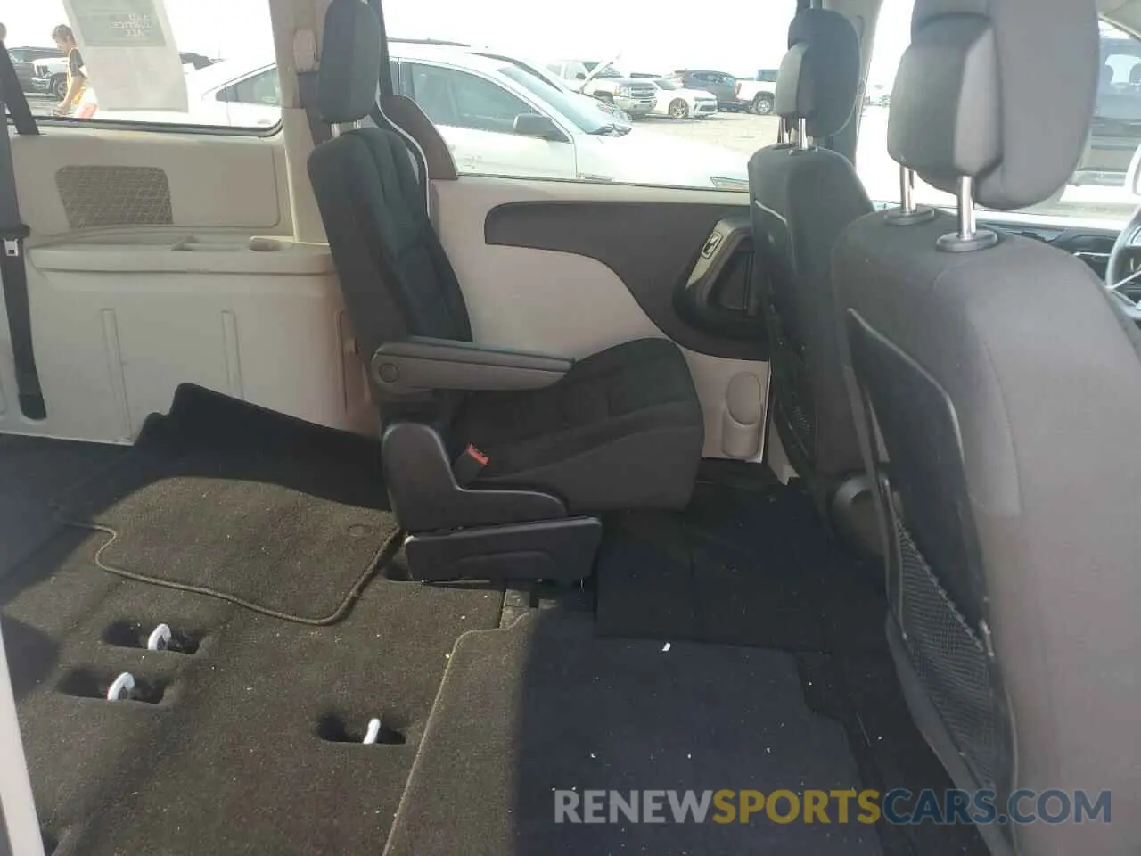 11 Photograph of a damaged car 2C4RDGBG9KR808712 DODGE CARAVAN 2019
