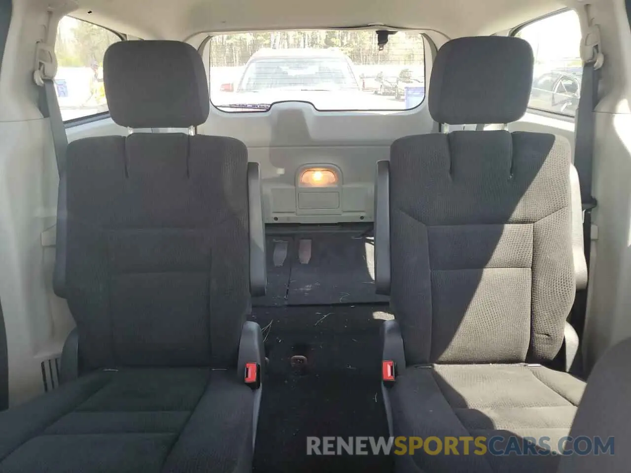 10 Photograph of a damaged car 2C4RDGBGXKR559126 DODGE CARAVAN 2019