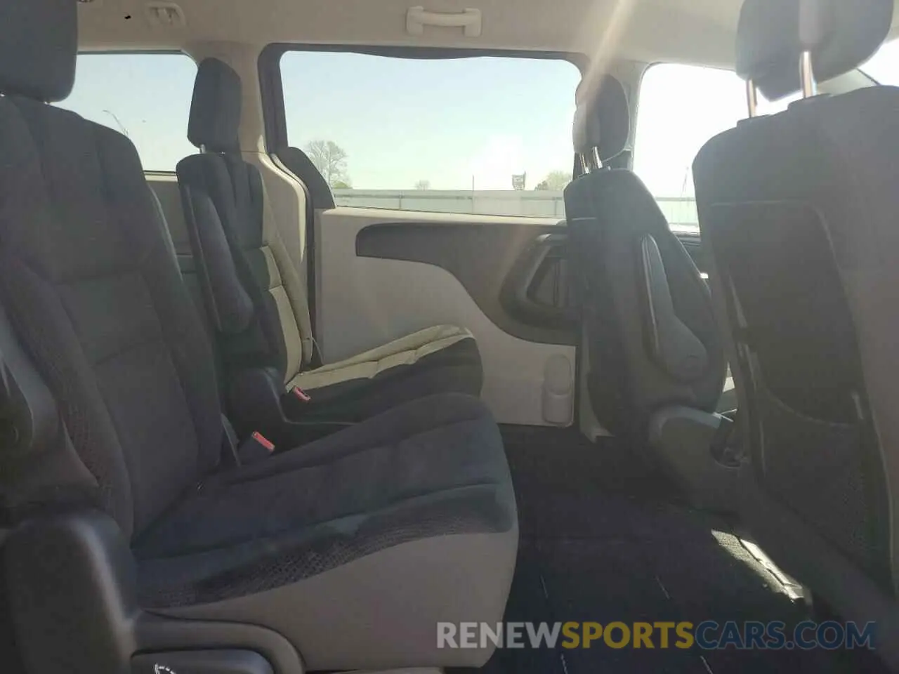 12 Photograph of a damaged car 2C4RDGBGXKR559126 DODGE CARAVAN 2019
