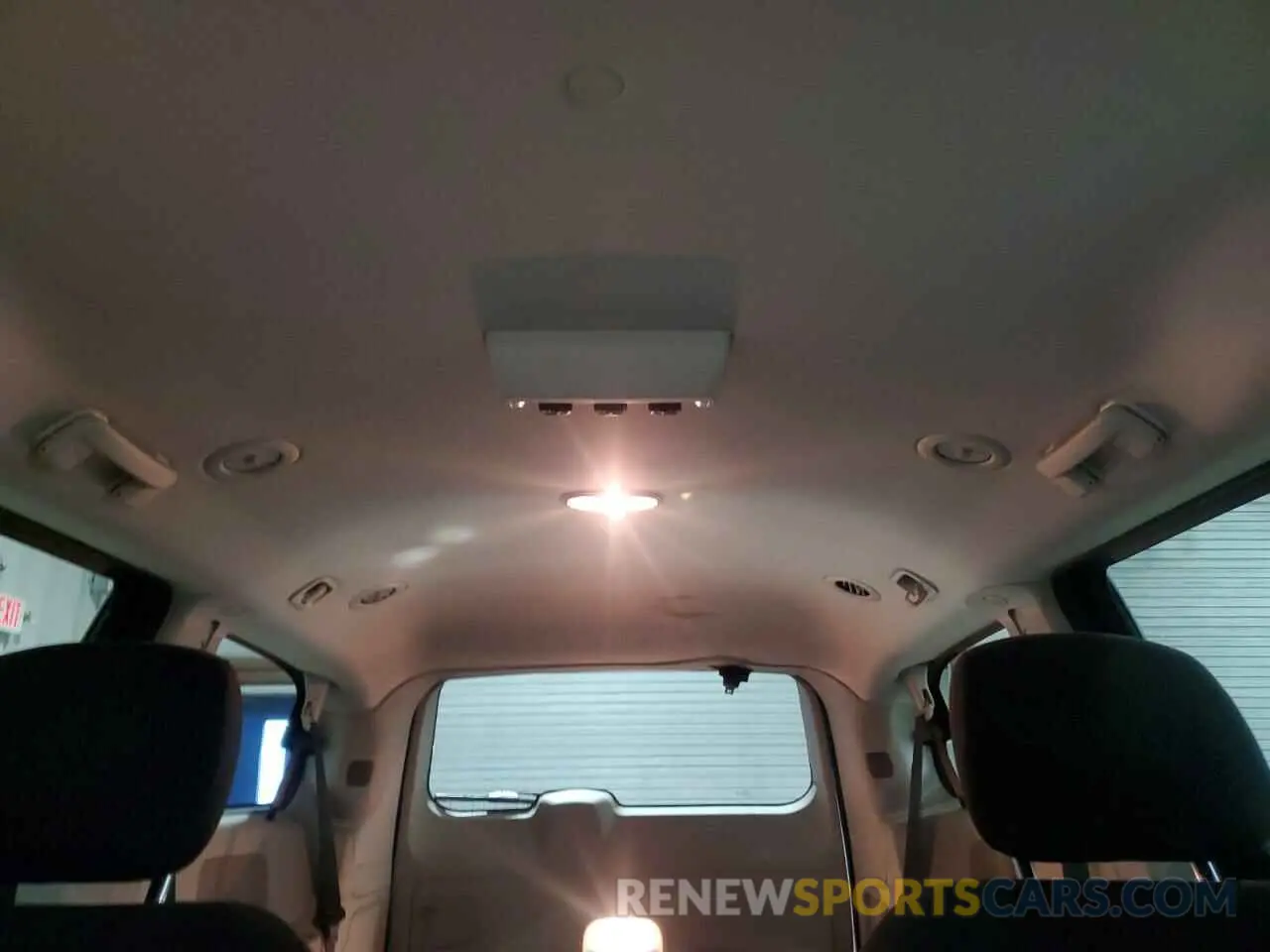 10 Photograph of a damaged car 2C4RDGBGXKR791256 DODGE CARAVAN 2019