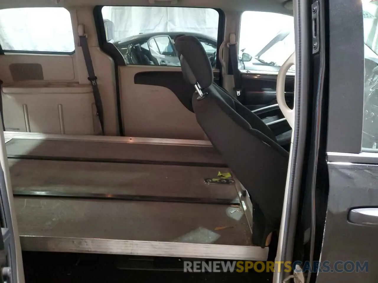 11 Photograph of a damaged car 2C4RDGBGXKR791256 DODGE CARAVAN 2019