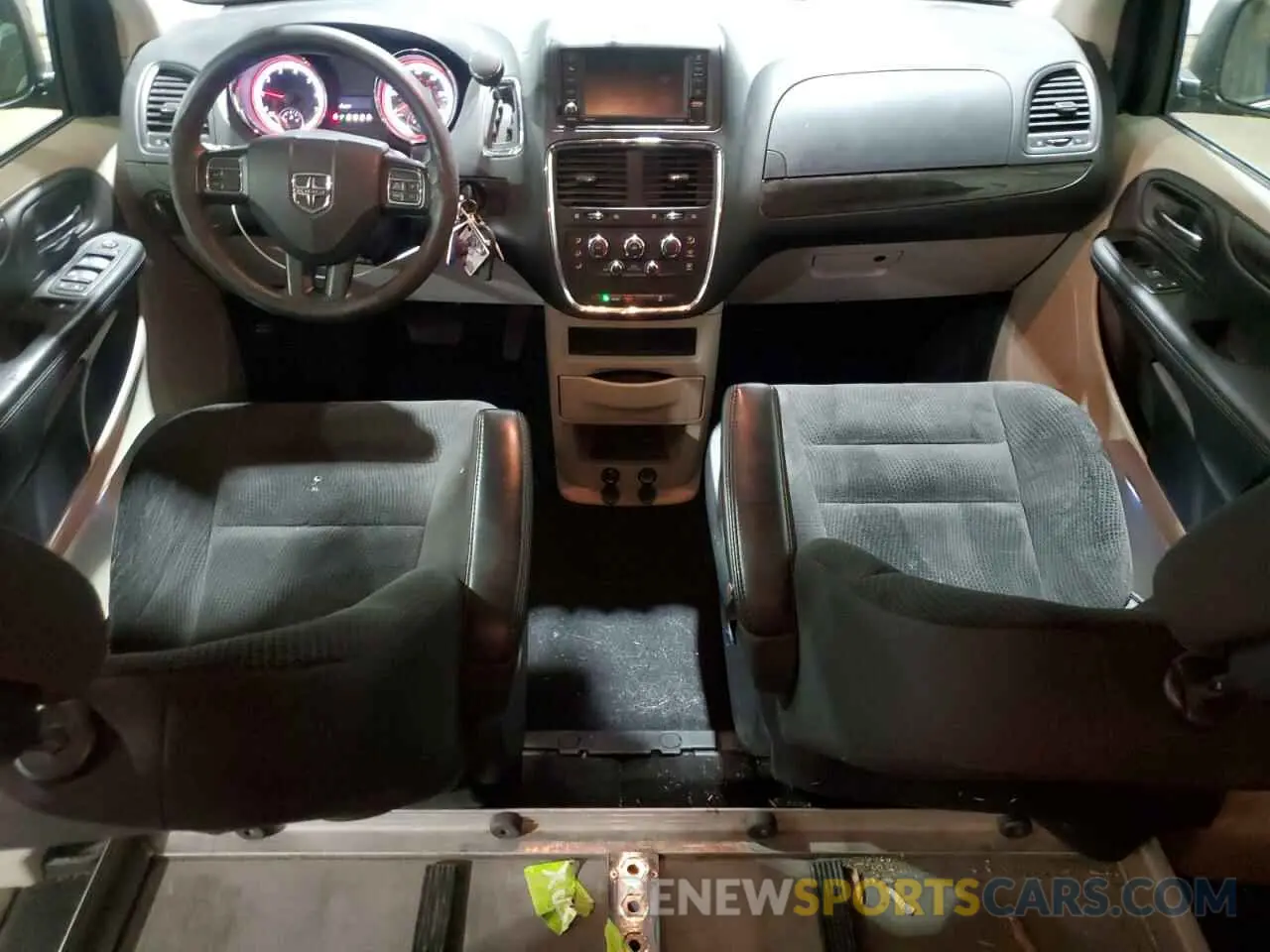 8 Photograph of a damaged car 2C4RDGBGXKR791256 DODGE CARAVAN 2019