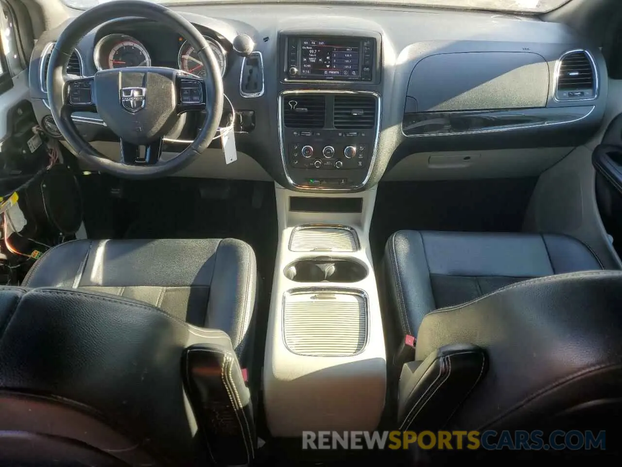 8 Photograph of a damaged car 2C4RDGCG0KR530068 DODGE CARAVAN 2019