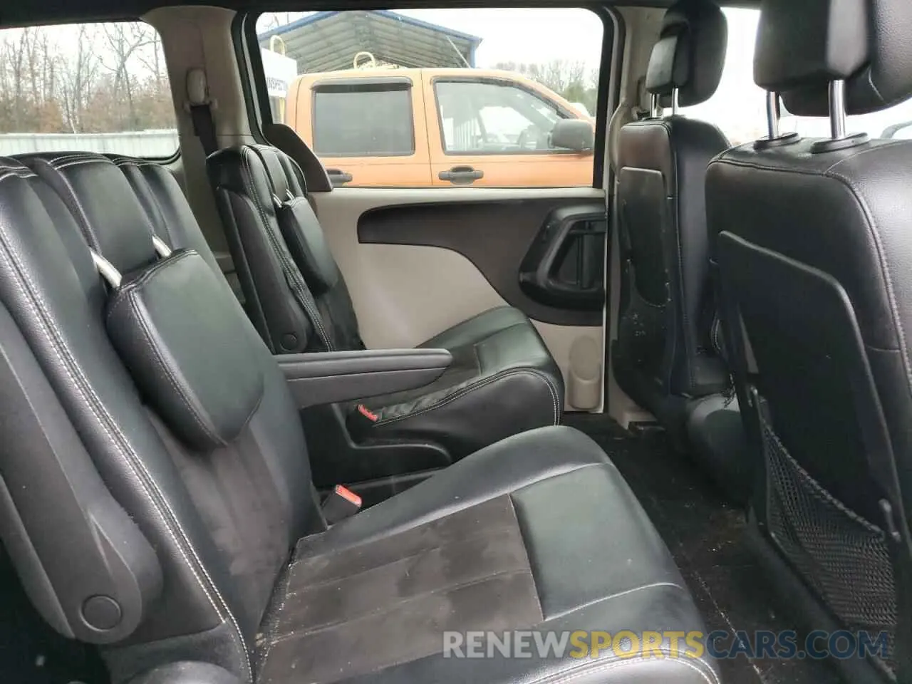 11 Photograph of a damaged car 2C4RDGCG0KR737107 DODGE CARAVAN 2019