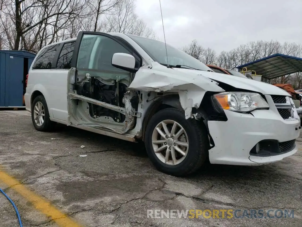 4 Photograph of a damaged car 2C4RDGCG0KR737107 DODGE CARAVAN 2019
