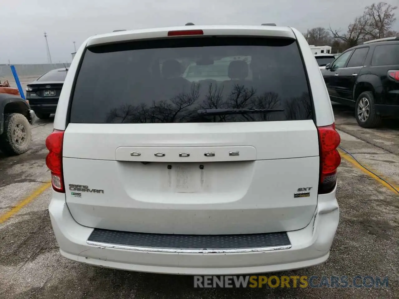 6 Photograph of a damaged car 2C4RDGCG0KR737107 DODGE CARAVAN 2019