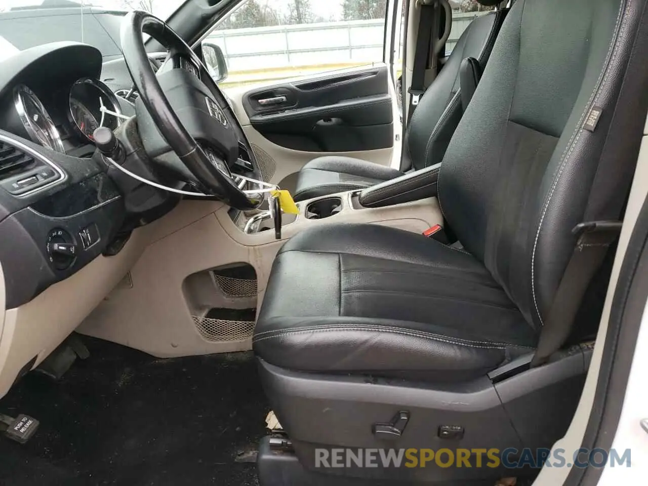 7 Photograph of a damaged car 2C4RDGCG0KR737107 DODGE CARAVAN 2019