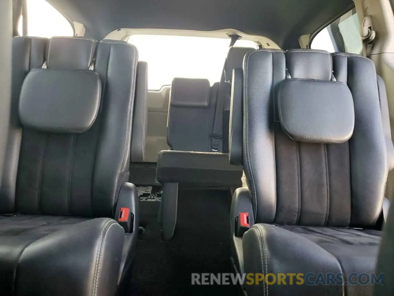 10 Photograph of a damaged car 2C4RDGCG1KR699547 DODGE CARAVAN 2019