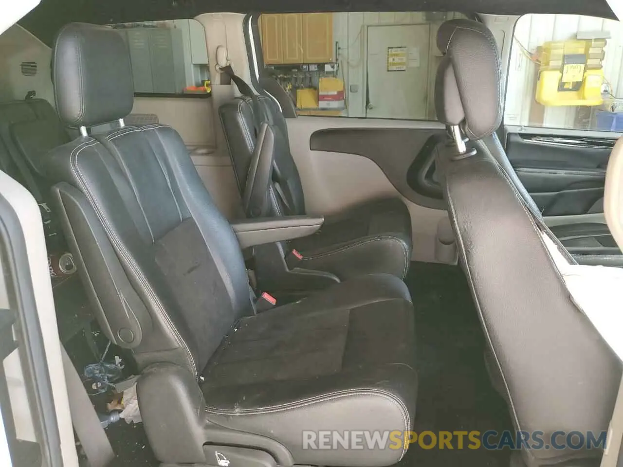 11 Photograph of a damaged car 2C4RDGCG1KR736709 DODGE CARAVAN 2019