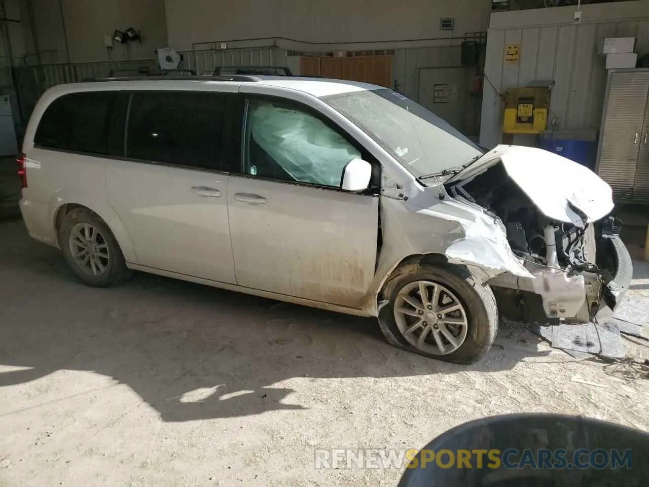 4 Photograph of a damaged car 2C4RDGCG1KR736709 DODGE CARAVAN 2019