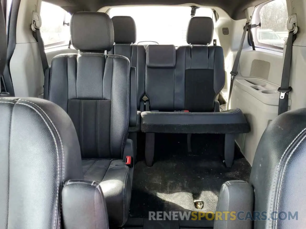 10 Photograph of a damaged car 2C4RDGCG2KR800031 DODGE CARAVAN 2019