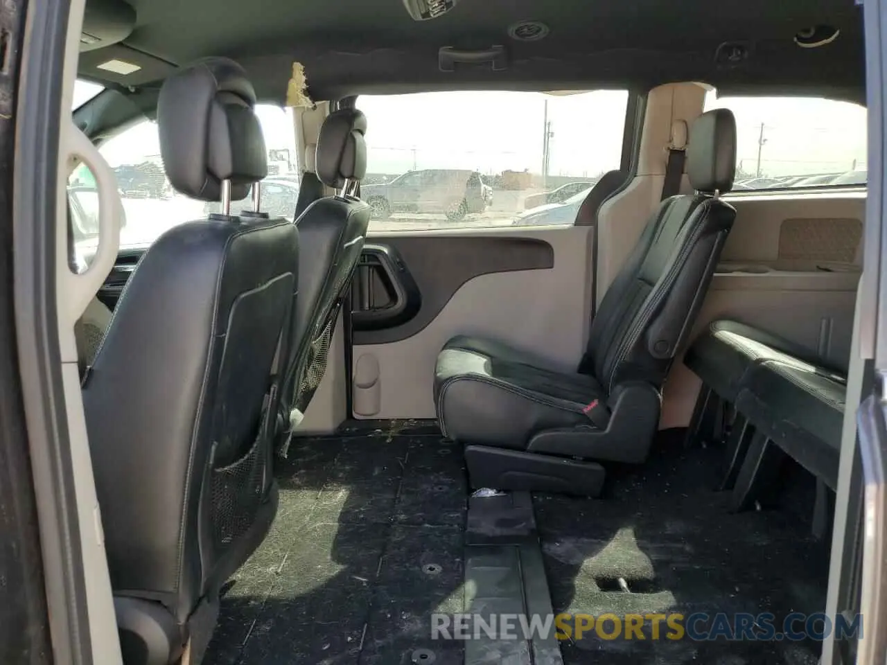 11 Photograph of a damaged car 2C4RDGCG2KR800031 DODGE CARAVAN 2019