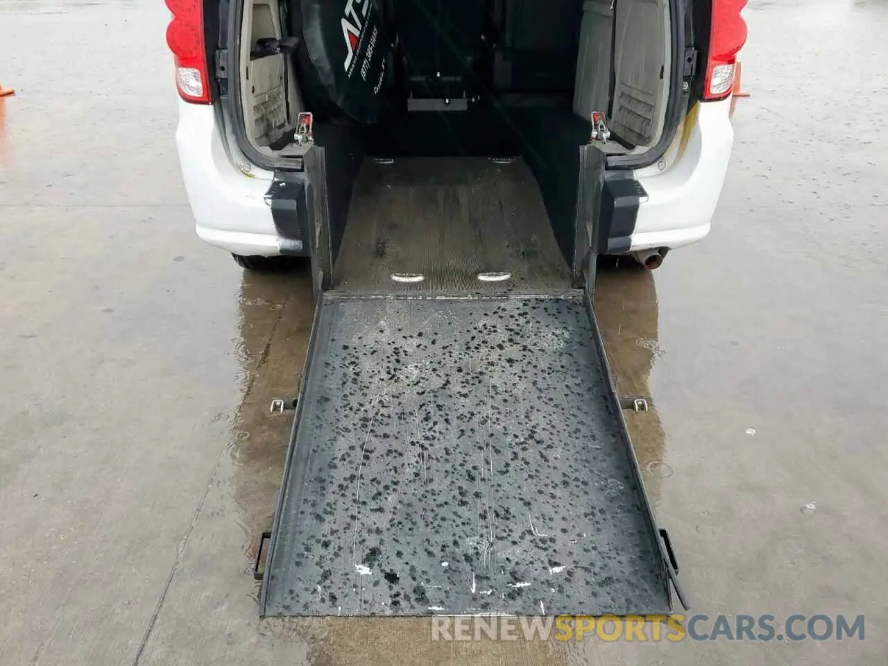 13 Photograph of a damaged car 2C4RDGCG3KR519100 DODGE CARAVAN 2019