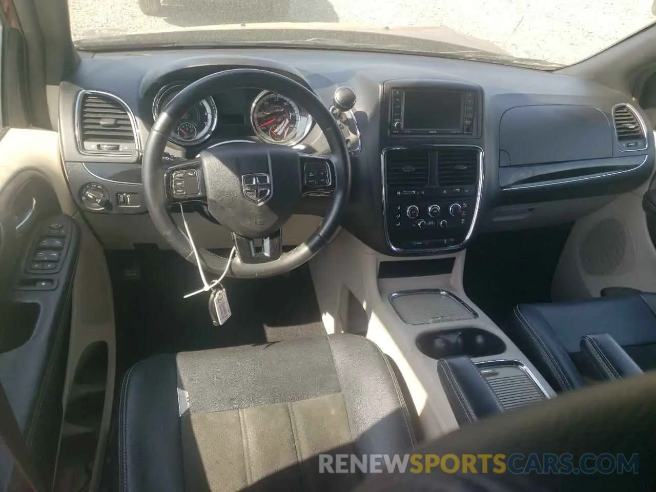 8 Photograph of a damaged car 2C4RDGCG3KR543705 DODGE CARAVAN 2019