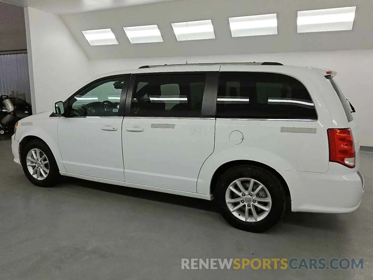 2 Photograph of a damaged car 2C4RDGCG3KR713111 DODGE CARAVAN 2019