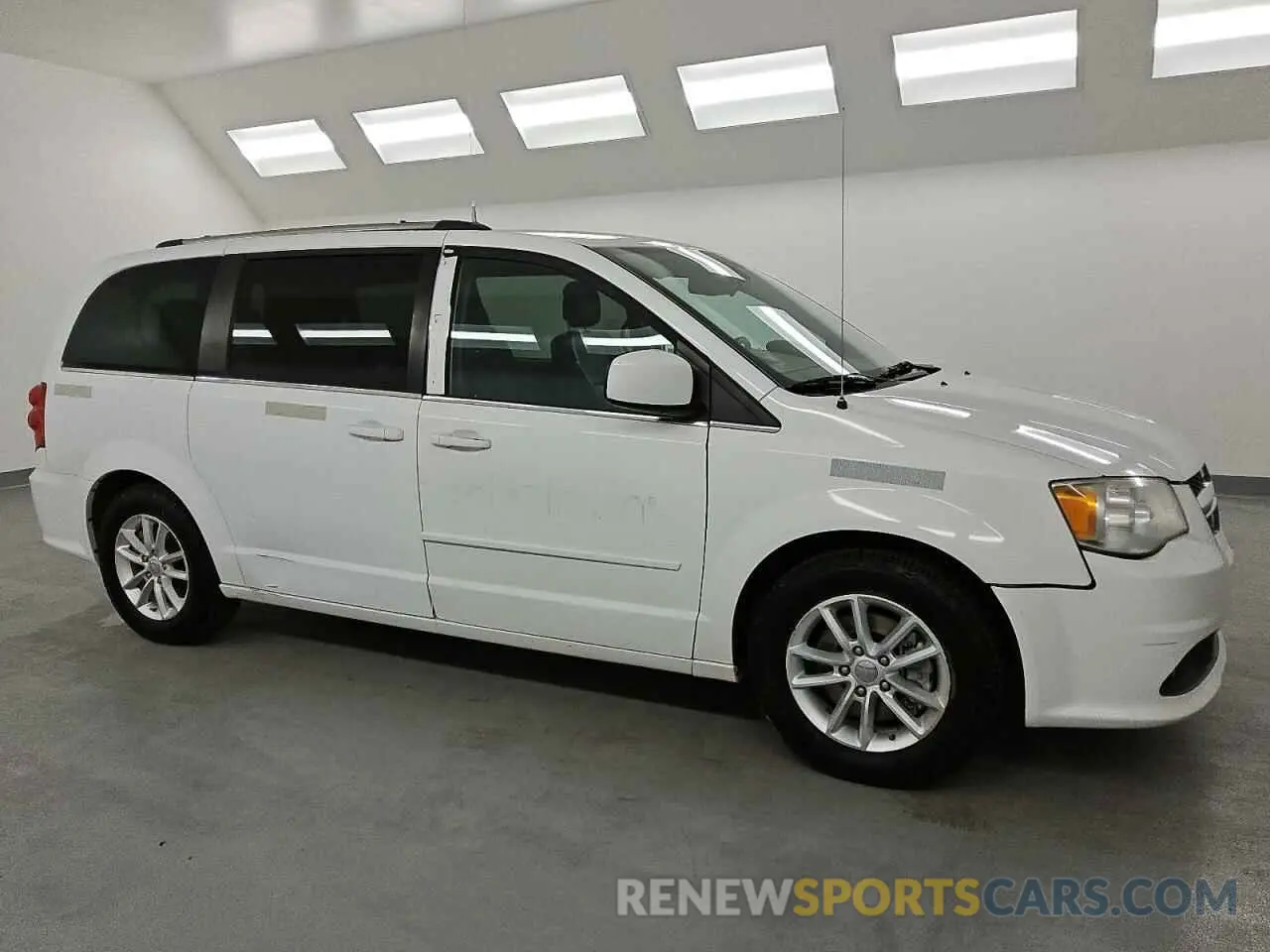 4 Photograph of a damaged car 2C4RDGCG3KR713111 DODGE CARAVAN 2019